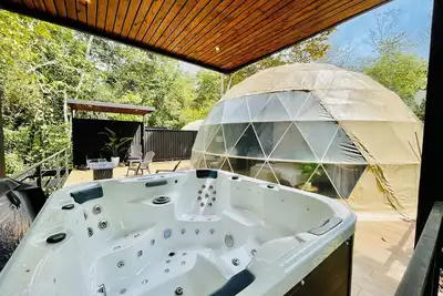 Image de Escápate al paraíso Domos con jacuzzi y terraza privada dentro de la naturaleza