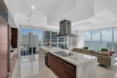 Image de Icon 2bi2b Fully Remodeled Frontline Bay and Pool