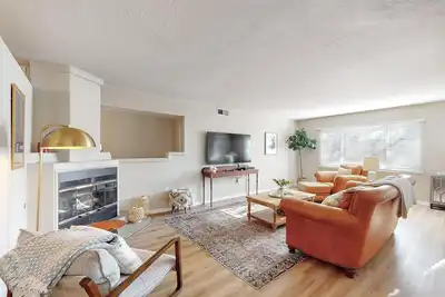 Image de Bright 3bd/2. 5b Home w/Garage, Dog, Firepit