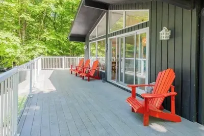 Image de Bright Newly Renovated Cottage on Lake Rosseau, 5 mins from Port Carling
