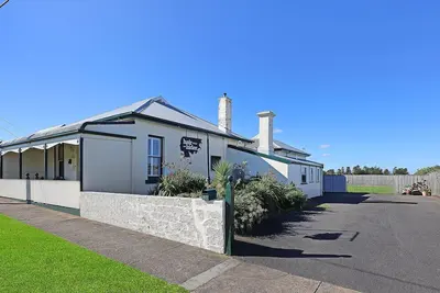 HiderWay - Period Home