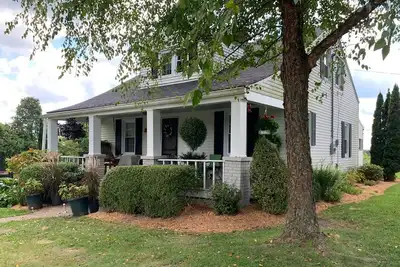 Image de 4-bdrm. farmhouse in enjoyable Mount Olivet with beautiful views. Near Maysville