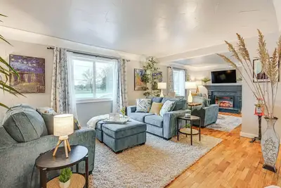 Image de 2 Mi to Downtown Flushing: Spacious Retreat!