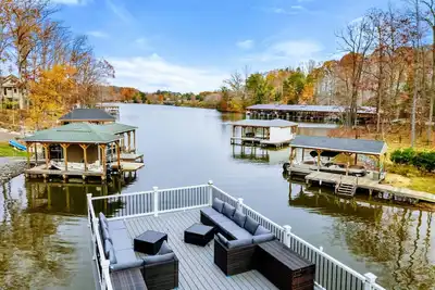 Image de Lakefront Lake Anna with Cove, Dock, Deck, Hot Tub
