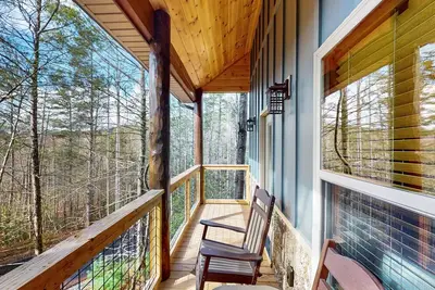 Image de Serene cabin w\/ free attraction tickets, fire pit, deck, grill - dog friendly