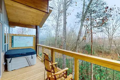 Image de Studio w\/ free attraction tickets, hot tub, fire pit, deck, shared picnic area