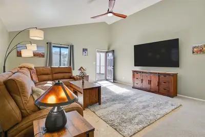 Image de 3 Mi to The Polar Express: Williams Home w/ Grill!