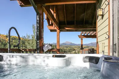 Image de Winter Park top-floor condo with hot tub, mountain adventure, and workstation