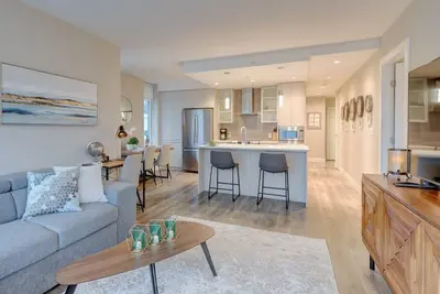 Image de Gorgeous Victoria Downtown Hideaway