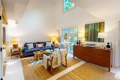 Image de Cheery home in private setting 4 mins to Nauset Beach and Town