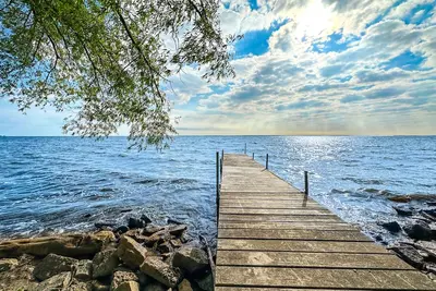 Image de Charming 3-bedroom house on the water with Ac and WiFi in enjoyable Marinette