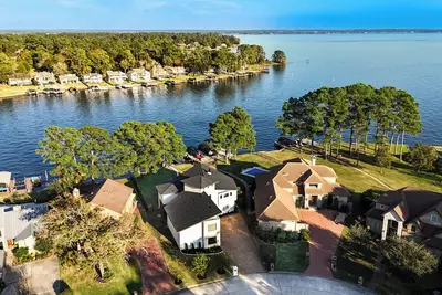 Image de Beautiful Lake Front Home on Lake Conroe