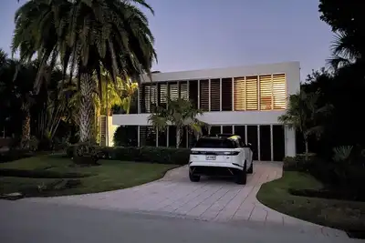 Image de Architectural 3-bedroom pool house w/private beach access in brilliant Sanibel