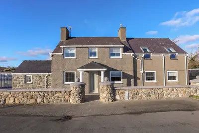 Image de Ty'N Ffridd Bach, pet friendly, with a garden in Y Ffor