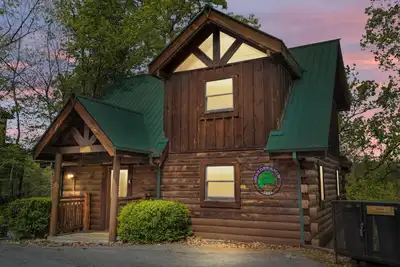 Image de Pets stay free! 2 king suites! Hot tub! 3mi from Pigeon Forge Parkway!