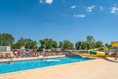 Image de Mobile Home 'La Yole' avec piscine partagée, Wi-Fi et climatisation
