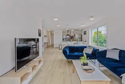 Sleeps 6 - Private Deck - Reading Bungalow