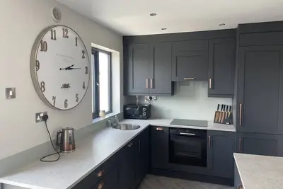 Image de 21 Victoria Court, Kilkee - sleeps 8 guests  in 4 bedrooms