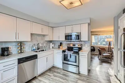 Boho-Chic Condo in Five Points Denver with Wifi, Ac & Parking!