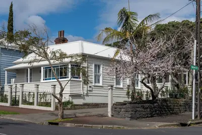 Image de Surrounded by nature, The Urban Villa in Ponsonby offers an indoor / outdoor terrace.