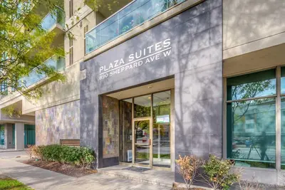 Image de Large 2+2+den, private terrace, gym, sauna, garage, walk to subway!