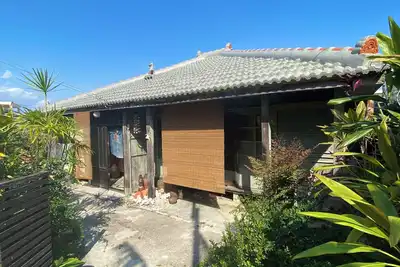 Image de An inn where you can experience a traditional Okinawan wooden minka. Enjoy the comfort and healing space! （The owner will welcome guests at the parking lot upon check-in.