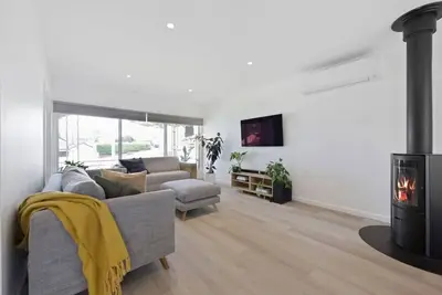 3 bedroom, pet friendly home Cbd