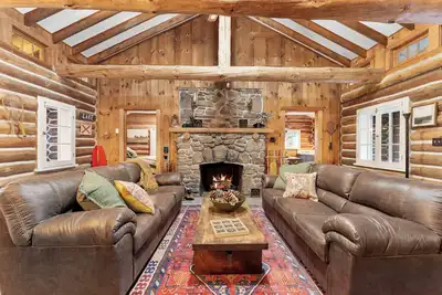 Image de Snowmobile cabin + heated garage, pet friendly