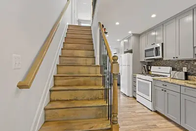 Image de Old Town | Luxury | Walk to Metro | 2 Bedroom