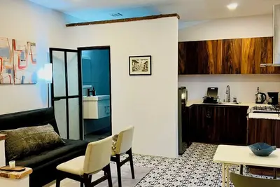 Image de Newly renovated large studio B1 in a Zona Romantica, sleeps 2 to 4