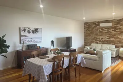 Image de MCCrae Beach House Neat & Tidy 900 m to Beach & Amenities. A Relaxing Getaway