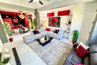 Image de Romantic Zone Spacious, Elegant, and Fun 4 Bedroom Condo
