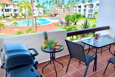 Image de 2-bedroom Ocean View apartment in Stanza Mare. Huge pool, beach access.