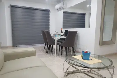 Image de Central 2-bedroom apartment in Larnaca with WiFi and Ac. By the sea