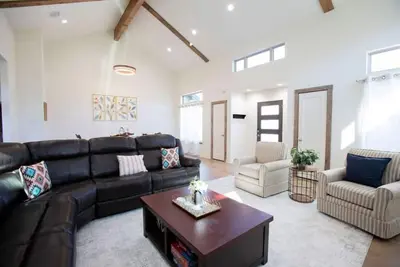 Image de Luxury New Build - 7 Beds!