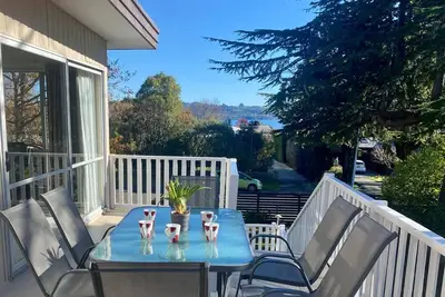 Image de Large Family Home - 2 Mile Bay