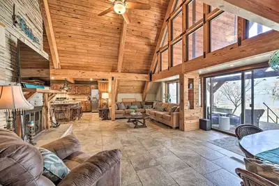 Image de Lakeside Haven with Sandy Beach, Sleeps 12, 3 Bath