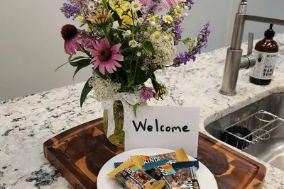 Image de Cozy Home Away From Home Sleeps 8, has 3 bthrms, & lots of amenities to enjoy!