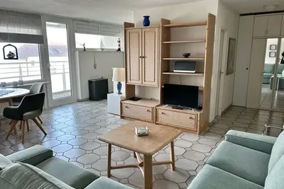 Image de Spacious apartment right by the sea with sea view!