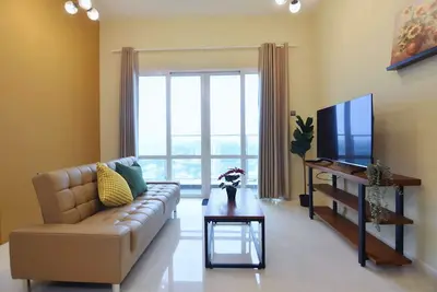 Image de Cozy 1br Suite at TriTower Steps to Jb Ciq