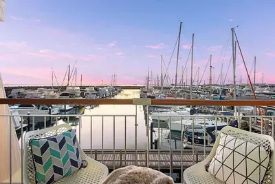 Image de This apartment is a 2 bedroom(s), 2 bathrooms, located in Fremantle, Wa.