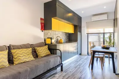 Modern & Stylish Flat w/Balcony by Host Wise