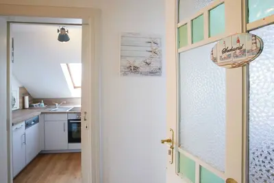 Image de Apartment Seehund, Hotel Windrose, 2nd floor, ca. 65qm, in the center, quiet, Borkum