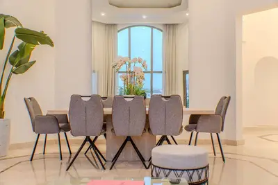 Image de Spacious 5-bedroom villa in delightful Palm Jumeirah