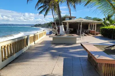 Image de New - Beachfront Villa 4br and 5ba - 5 mins walk to beach, Owner lives upstairs