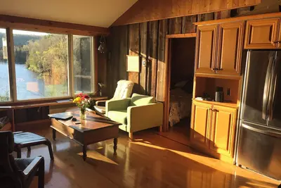 Image de Lakefront + ski -  3 bedrooms Chalet with a view