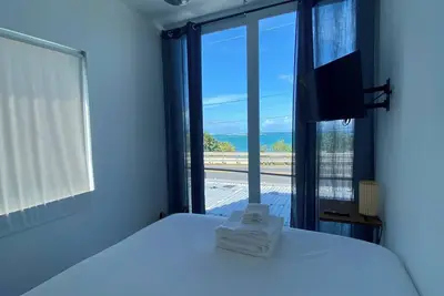 Confortable beachfront Tiny Home.