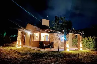 Image de Cozy cabin in charming Las Compuertas, Mendoza, Argentina with Pool, Ac, WiFi,