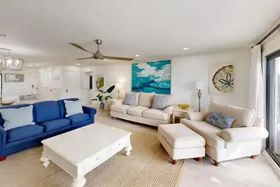 Image de Aegean 102 is a Stunning 2 Br Ground Floor Gulf front unit