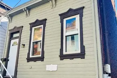 Image de Troy Hill Townhome | 3br | 2ba | Stylish Layout + Fenced Yard - Apt 2